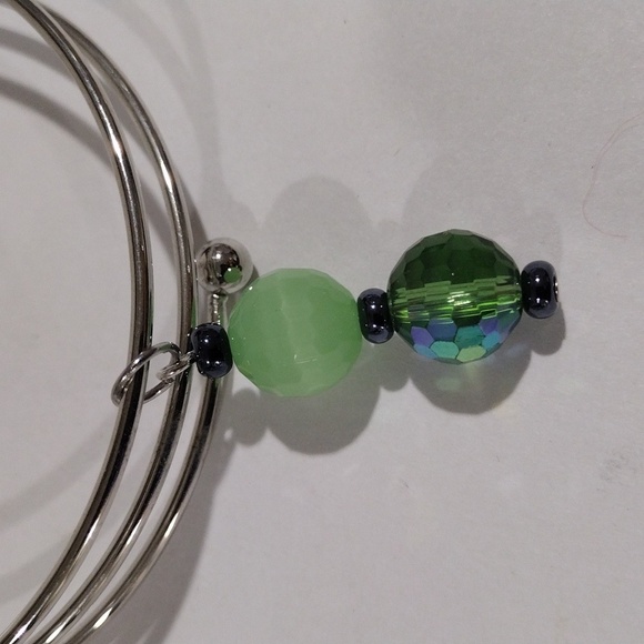 Silver-tone Wire Bangle Bracelet with Green Beaded Charm – Elegant Women Jewelry - Picture 2 of 8